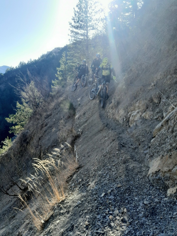 Le passage à pied de la descente sur Miscon
