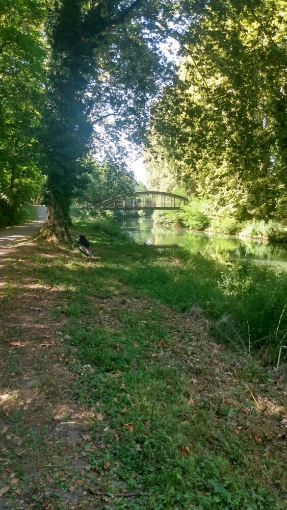 Le long de la piste cyclable 809, vous franchirez quelques petits ponts comme celui-ci...