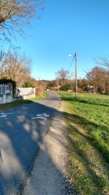 Au bord de la route des Carmes, au kilomètre 15 de cet itinéraire.