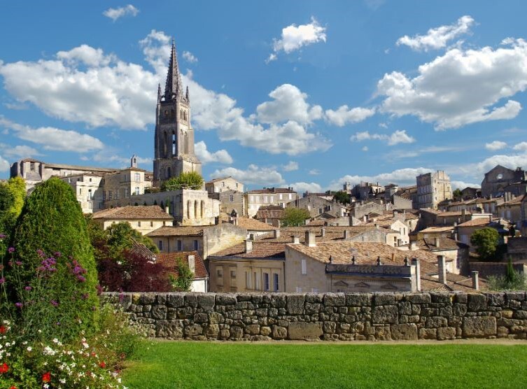 Un panorama sur la ville de Libourne.