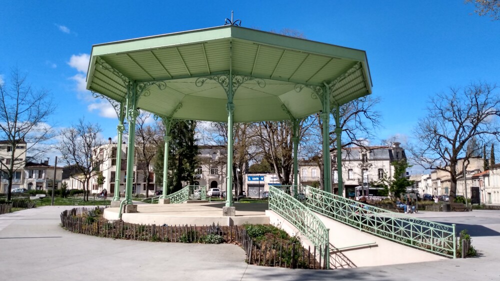 Le kiosque de la Place Joffre, point de départ de notre itinéraire à Libourne.