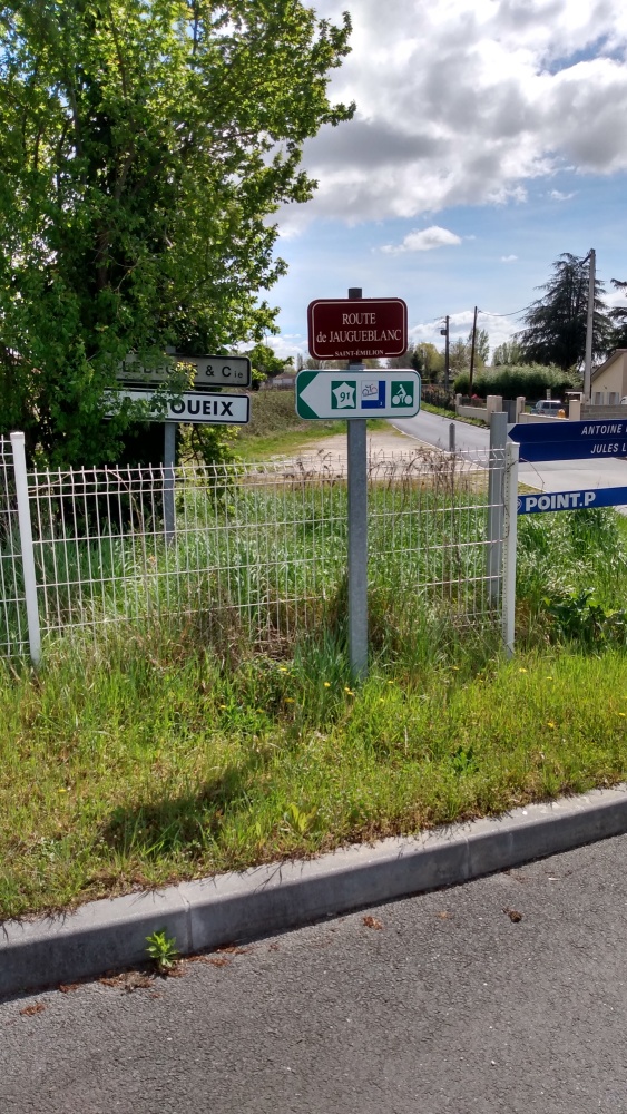 En quittant Libourne, l'itinéraire de la Scandibérique vers Saint-Emilion passera par la route de Jaugueblanc.