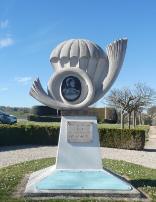 Stèle célestin Adolphe Pégoud à Montferrat